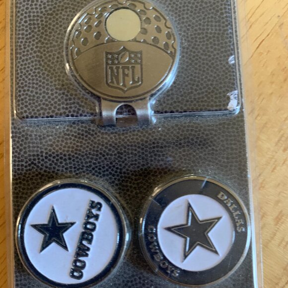 NIB NFL Dallas Cowboys Golf Cap Clip with 2 Magnetic Ball Markers - Team Golf - Picture 2 of 3